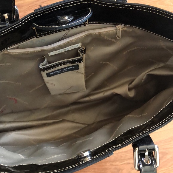 Via Repubblica Black Patent Leather - Picture 4 of 11